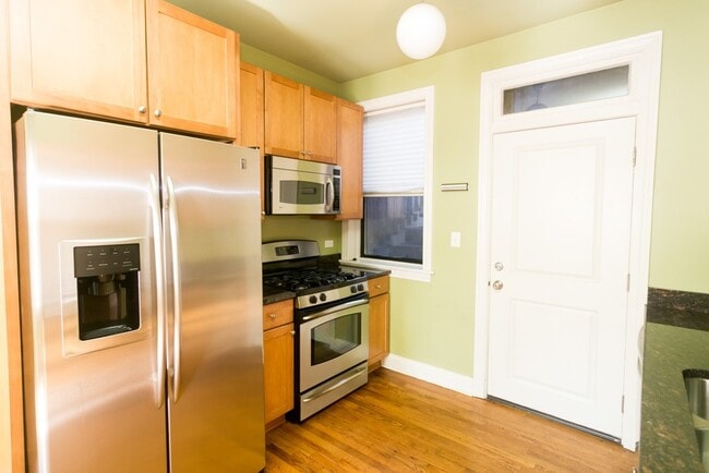 736 W Addison St, Unit A09W