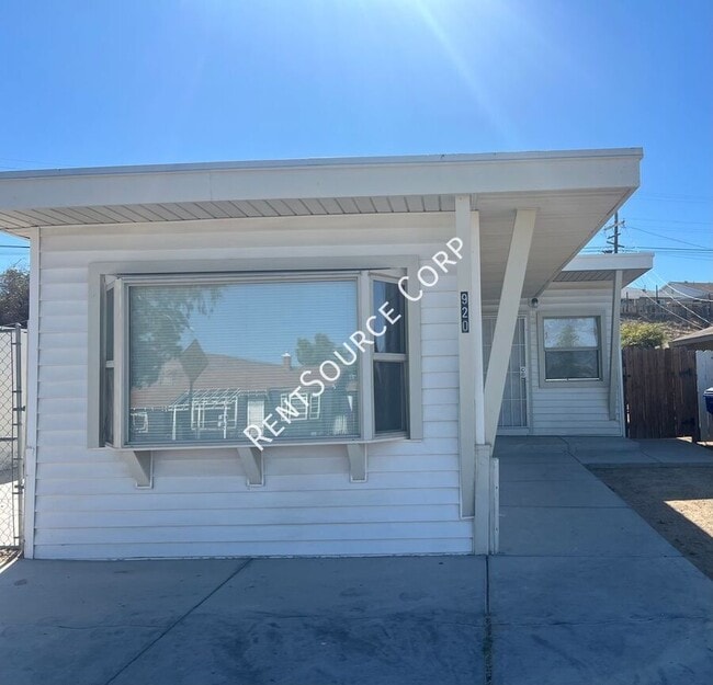 920 Flora St in Barstow, CA - Building Photo - Building Photo