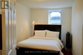 1130 Queen St W in Toronto, ON - Building Photo - Building Photo