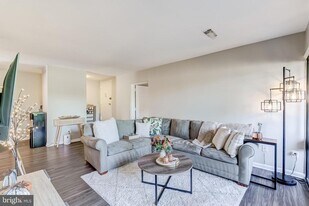 11260 Chestnut Grove Square in Reston, VA - Building Photo