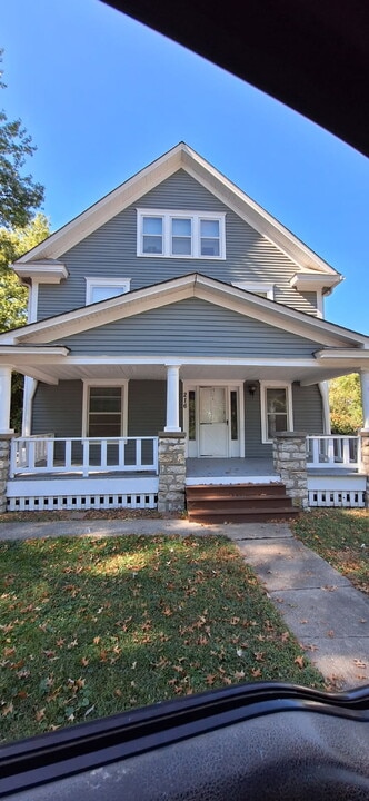 216 NE Douglas St, Unit #1 in Lee's Summit, MO - Building Photo