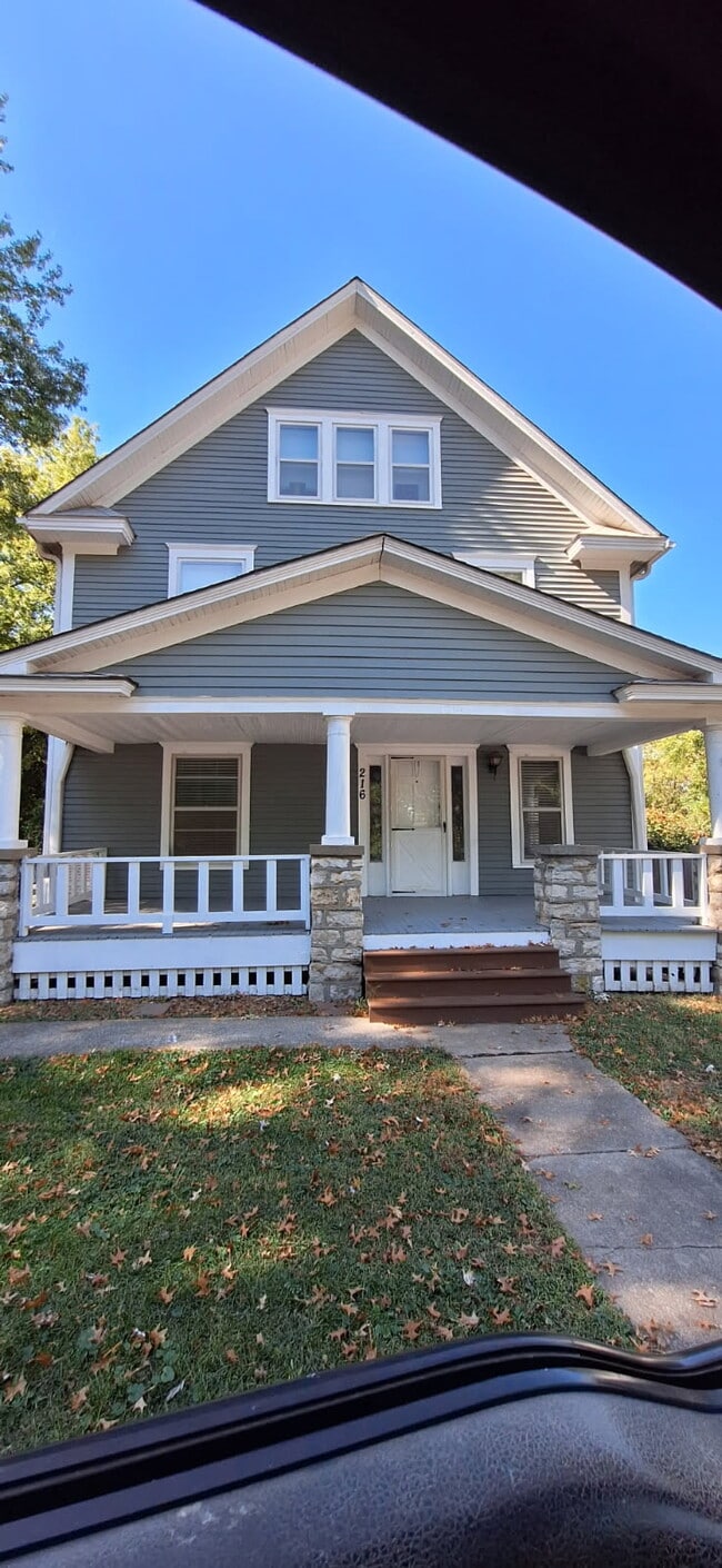 216 NE Douglas St, Unit #1