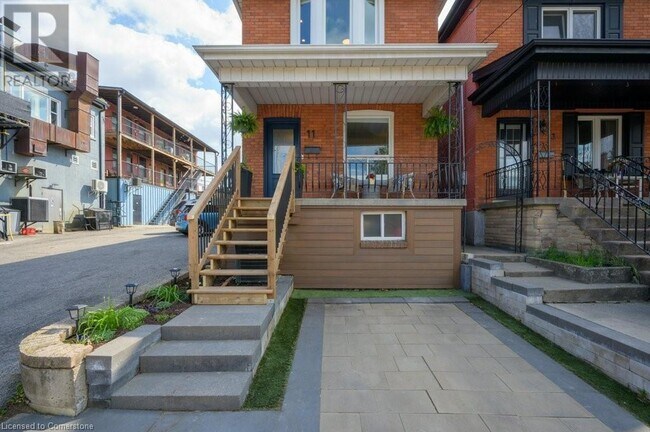 property at 11 Melbourne St