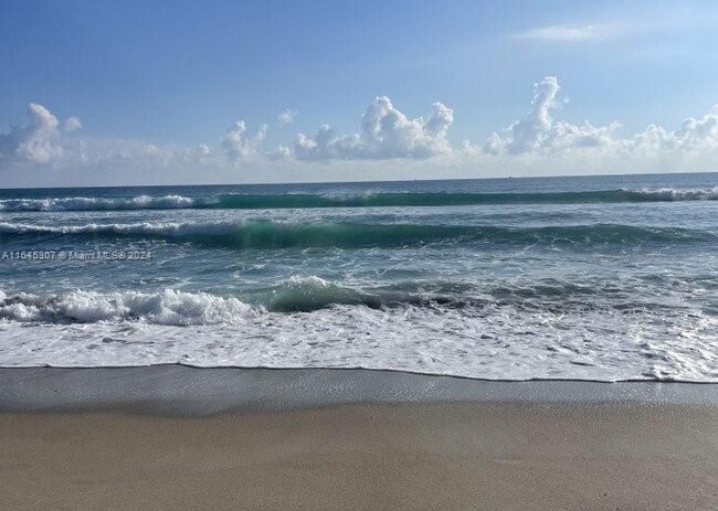 122 Ocean Bay Dr in Jensen Beach, FL - Foto de edificio - Building Photo