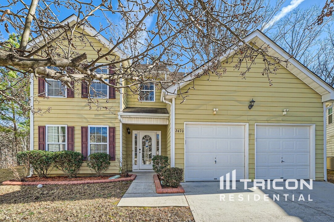 2470 Valley Creek Dr in Lithia Springs, GA - Building Photo