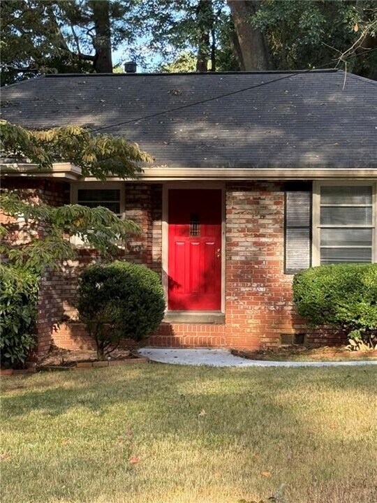 3085 Stantondale Dr in Chamblee, GA - Building Photo