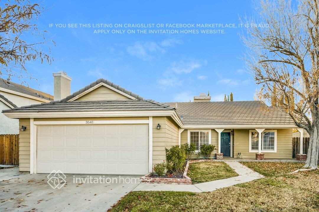 3541 W Ave J 3 in Lancaster, CA - Building Photo