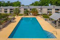 East Bay Apartment Homes in Daphne, AL - Foto de edificio - Building Photo