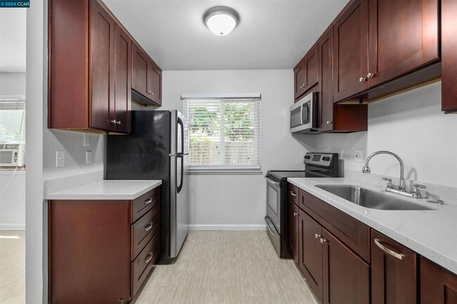 1409 Berrellesa St in Martinez, CA - Building Photo - Building Photo