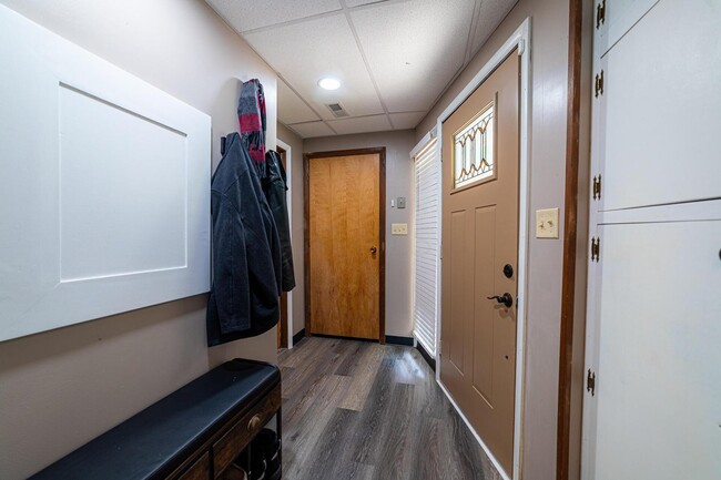 516 McIntosh Dr in Howard, OH - Building Photo - Building Photo