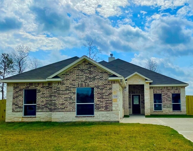 12328 N Chestnut Hls Dr in Cut And Shoot, TX - Building Photo - Building Photo