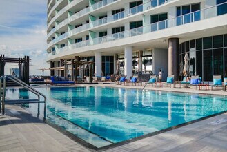4111 S Ocean Dr in Hollywood, FL - Building Photo - Building Photo