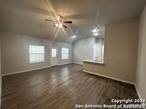 411 Emma Dr in New Braunfels, TX - Building Photo - Building Photo