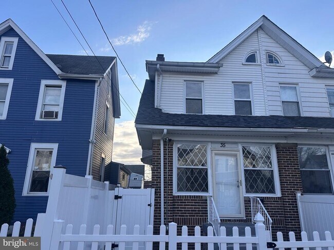 35 N 30th St in Camden, NJ - Building Photo - Building Photo