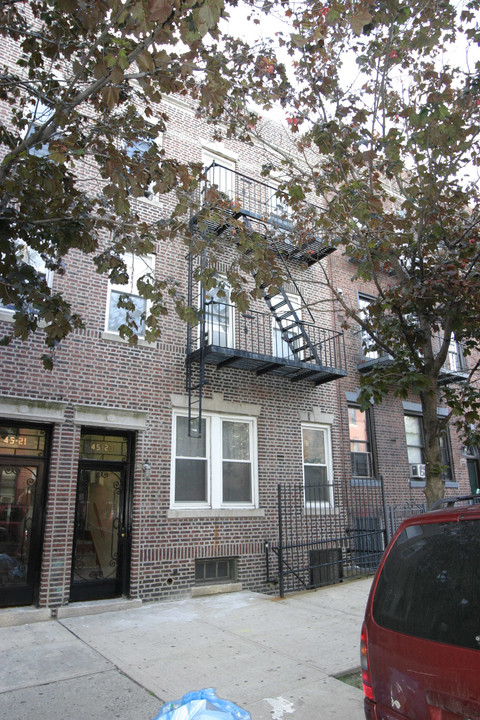 4521-4523 40th St in Long Island City, NY - Building Photo