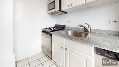 95 Christopher St in New York, NY - Building Photo - Building Photo