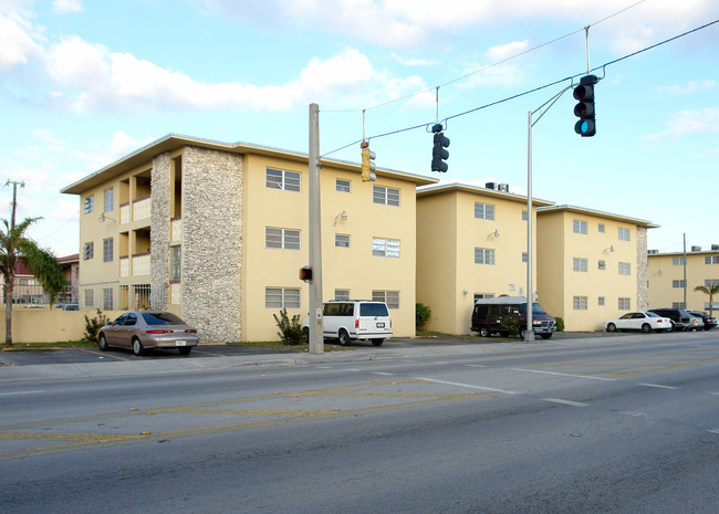 3350 E 4th Ave in Hialeah, FL - Building Photo - Building Photo