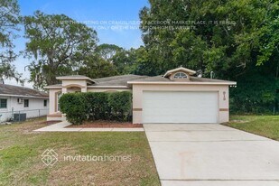 913 W Lake Cannon Dr NW in Winter Haven, FL - Building Photo