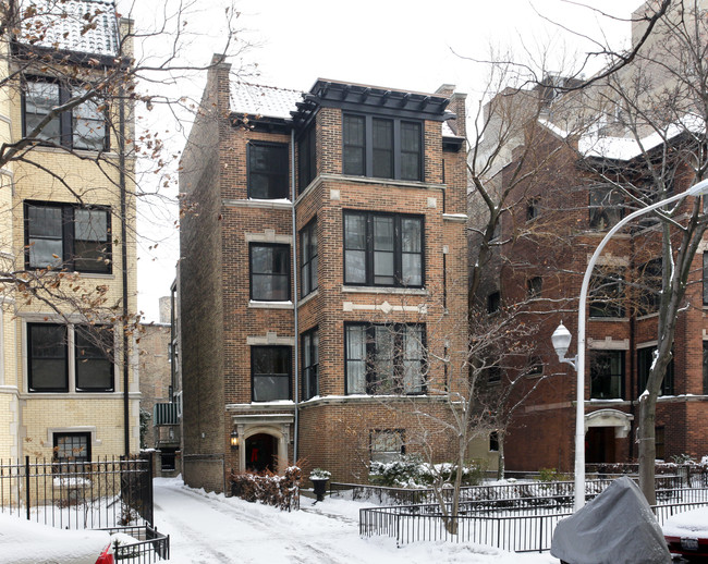 639 W Sheridan Rd in Chicago, IL - Foto de edificio - Building Photo