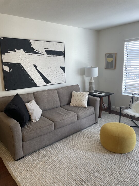 225 W 6th St, Unit 406 in Long Beach, CA - Building Photo