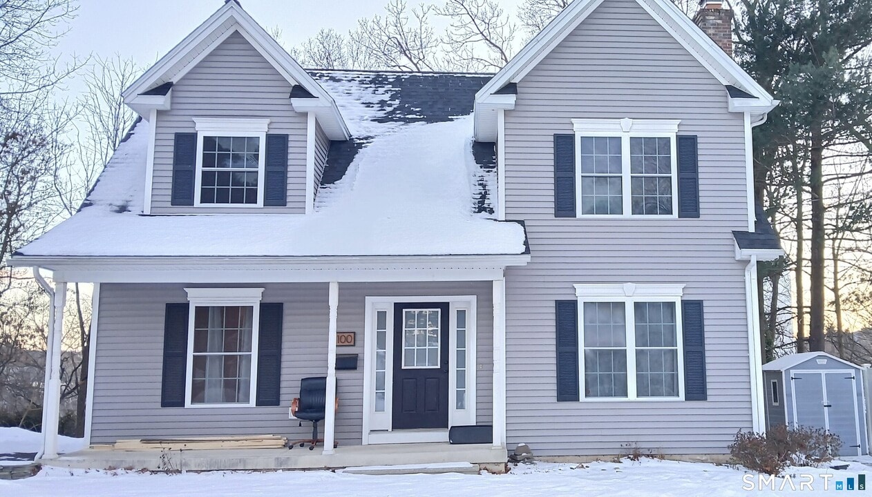 100 Beacon St in Bristol, CT - Foto de edificio
