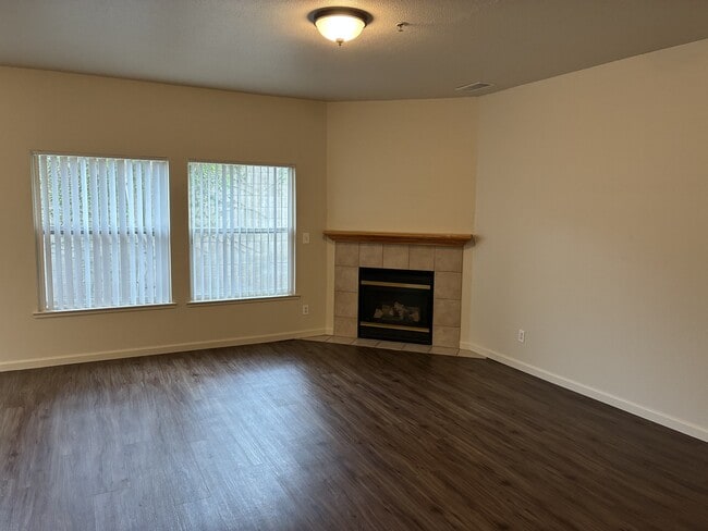 2901 Snyder Ave in Modesto, CA - Building Photo - Building Photo