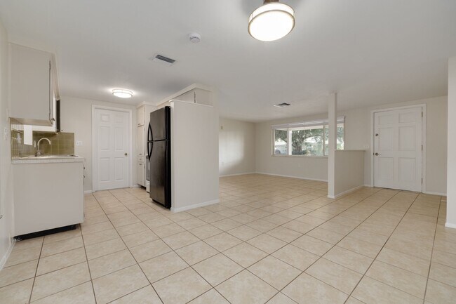 3645 Panola Dr in New Port Richey, FL - Building Photo - Building Photo