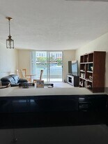 4000 NE 169th St in North Miami Beach, FL - Building Photo