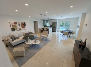 2900 SW 16th St in Fort Lauderdale, FL - Building Photo - Building Photo