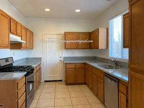 13237 Kootenay St in Victorville, CA - Building Photo - Building Photo