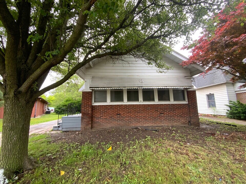 5 S Virginia Ave in Danville, IL - Building Photo