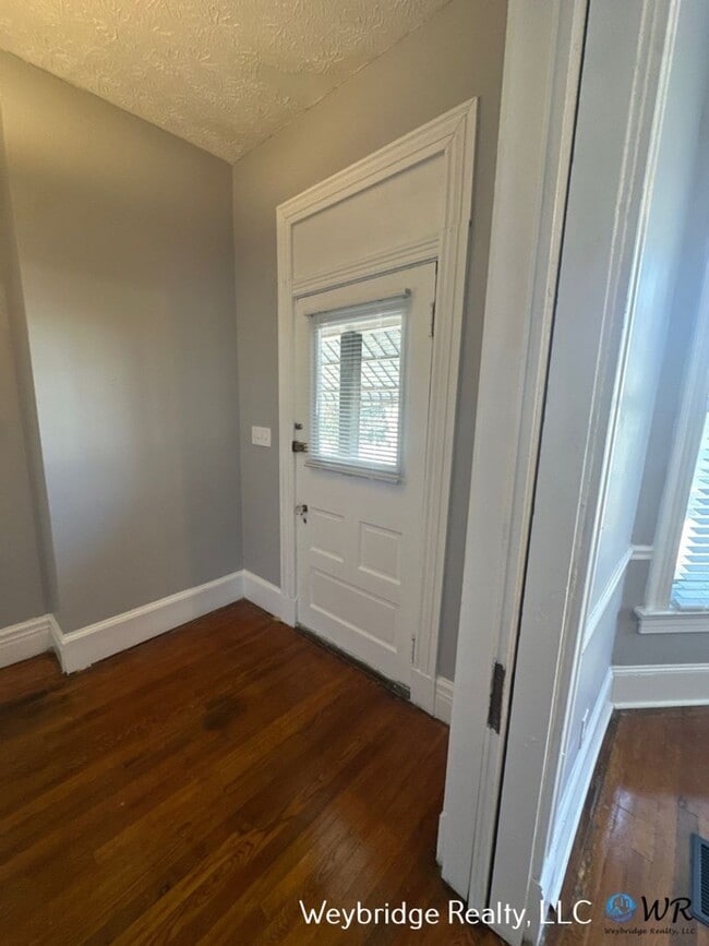 8402 Curzon Ave in Cincinnati, OH - Foto de edificio - Building Photo