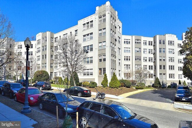 2737 Devonshire Pl NW in Washington, DC - Building Photo - Building Photo