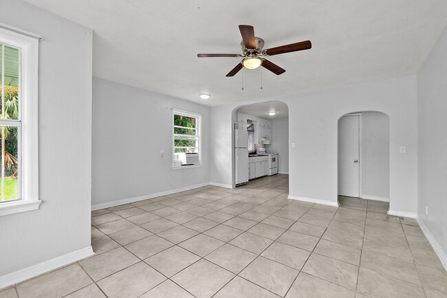 626 Magnolia Ave in Daytona Beach, FL - Building Photo - Building Photo