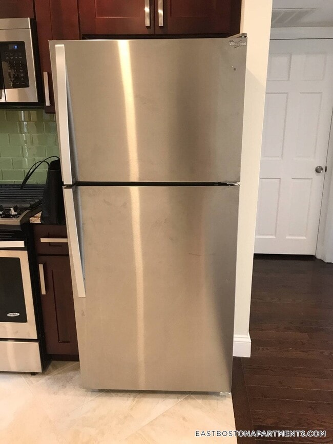 130 Brooks St, Unit 2 in Boston, MA - Building Photo - Building Photo