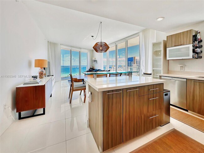 6700 Indian Creek Dr in Miami Beach, FL - Building Photo - Building Photo