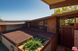 12421 Deerbrook Ln in Los Angeles, CA - Building Photo - Building Photo