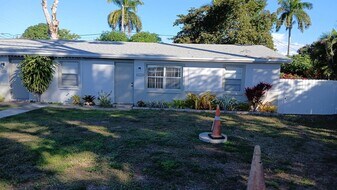 5050 25th St S in West Palm Beach, FL - Building Photo