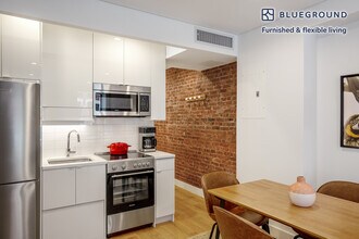 209 Mulberry St in New York, NY - Building Photo - Building Photo