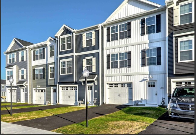 Terraces at Maplewood in Harrisburg, PA - Foto de edificio - Building Photo