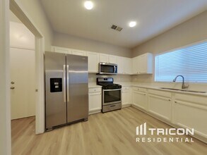 16823 W Cottonwood St in Surprise, AZ - Building Photo - Building Photo