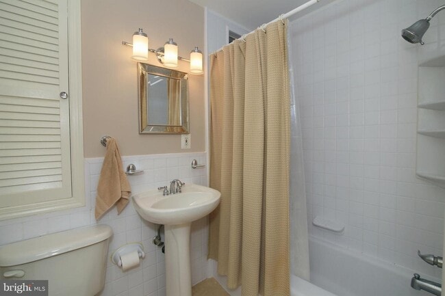 5120 Sideburn Rd in Fairfax, VA - Building Photo - Building Photo