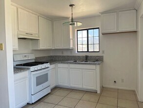21440 Santa Barbara Dr in Tehachapi, CA - Building Photo - Building Photo