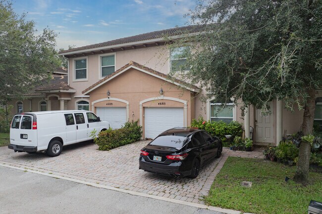 Villas Santorini in Lake Worth, FL - Building Photo - Building Photo