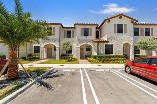 11823 SW 247th Ter in Princeton, FL - Building Photo