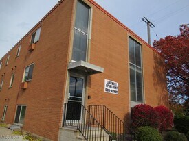 12810 Detroit Ave in Lakewood, OH - Building Photo