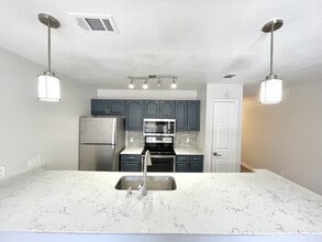 Tramor at Creek Village in Austin, TX - Foto de edificio - Building Photo