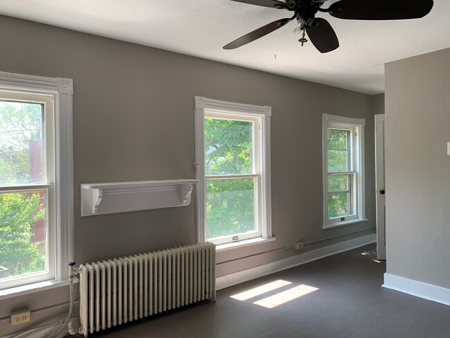 17 Bleecker Pl, Unit 2nd FL in Albany, NY - Foto de edificio - Building Photo