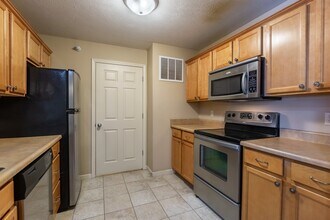 Square 131 - 4880 - 12 Plex in Omaha, NE - Building Photo - Floor Plan