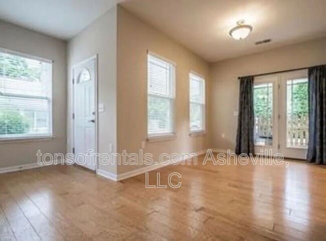 277 Old Farm School Rd in Asheville, NC - Building Photo - Building Photo